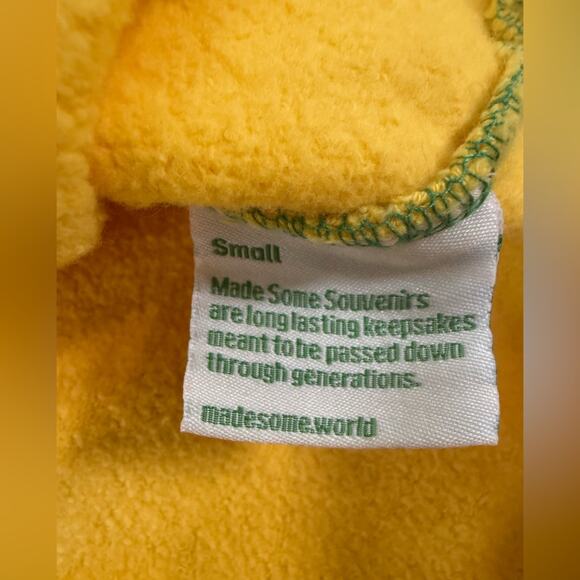 NWOT Made Some Souvenirs Sagrada Familia Sweatshirt Yellow Size Small - Picture 6 of 9